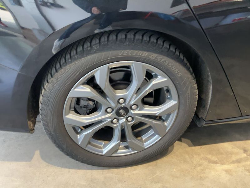 Ford Focus 1.0 EcoBoost Mild-Hybrid ST-Line 2023 – снимка 9