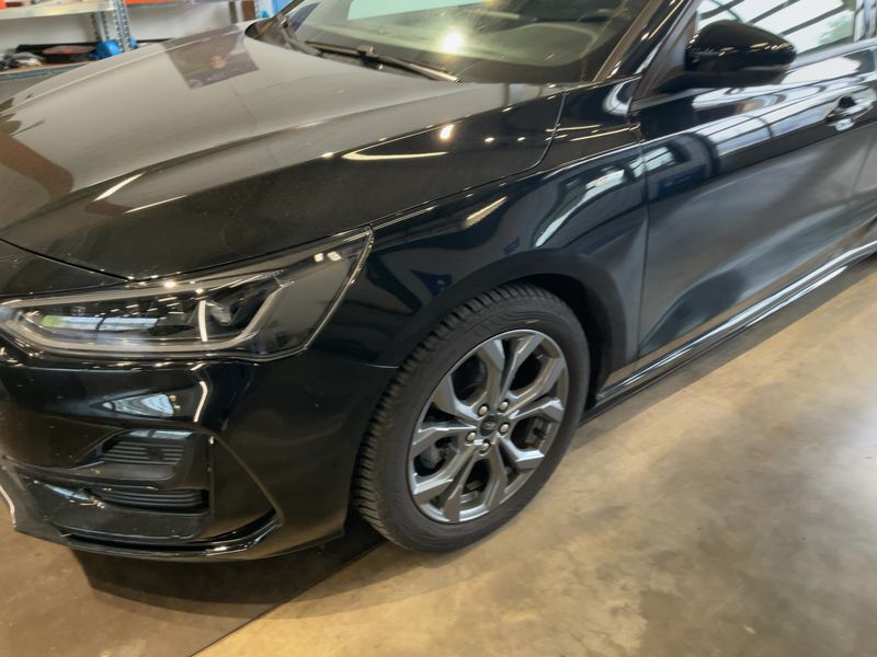 Ford Focus 1.0 EcoBoost Mild-Hybrid ST-Line 2023 – снимка 2
