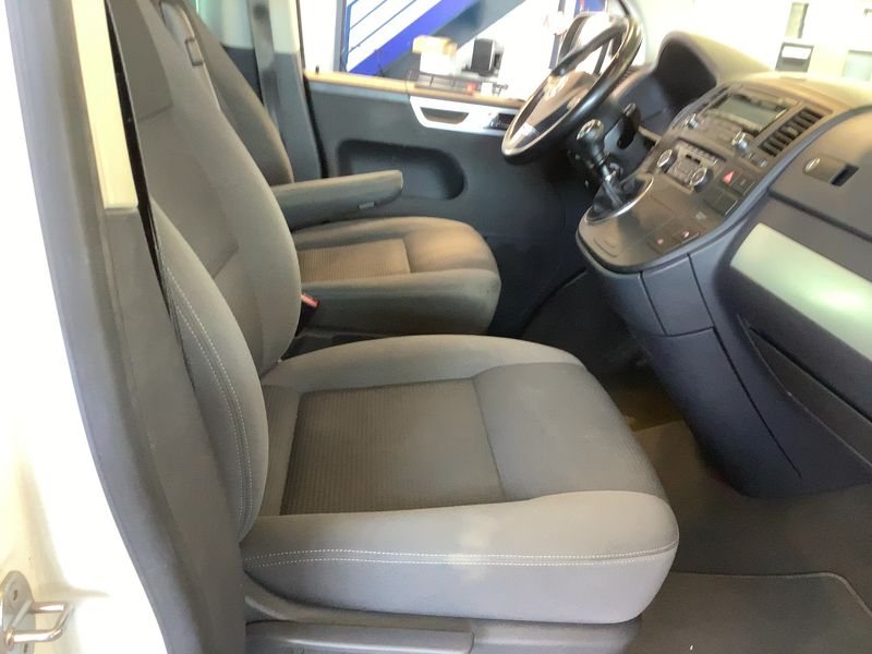 Volkswagen T5 Multivan 2.0 TDI Edition 25 2011 – снимка 17