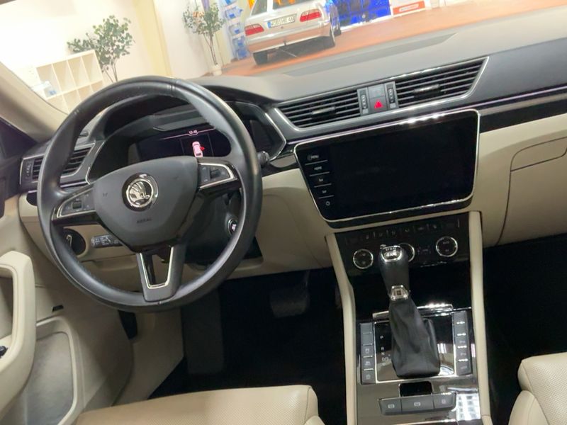 Skoda Superb 2.0 TDI Laurin & Klement 4x4 2019 – снимка 18