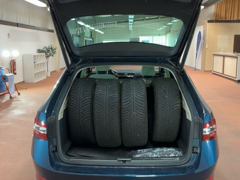 Skoda Superb 2.0 TDI Laurin & Klement 4x4 2019 – снимка 16