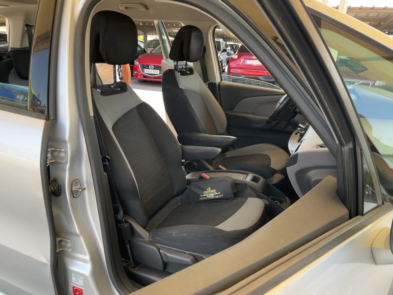 Citroen C4 Grand Picasso 2.0 Blue-HDi Business Class 2015 – снимка 16