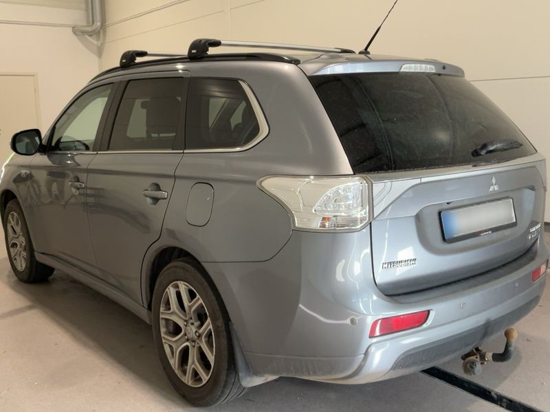 Mitsubishi Outlander 2.0 PHEV PHEV Basis 4WD 2014 – снимка 6
