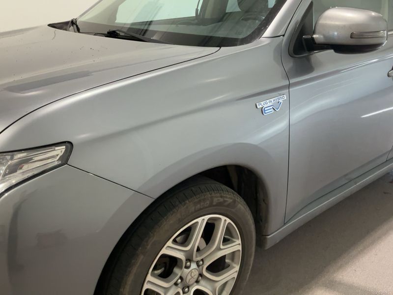 Mitsubishi Outlander 2.0 PHEV PHEV Basis 4WD 2014 – снимка 2