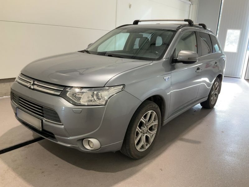 Mitsubishi Outlander 2.0 PHEV PHEV Basis 4WD 2014 – снимка 1
