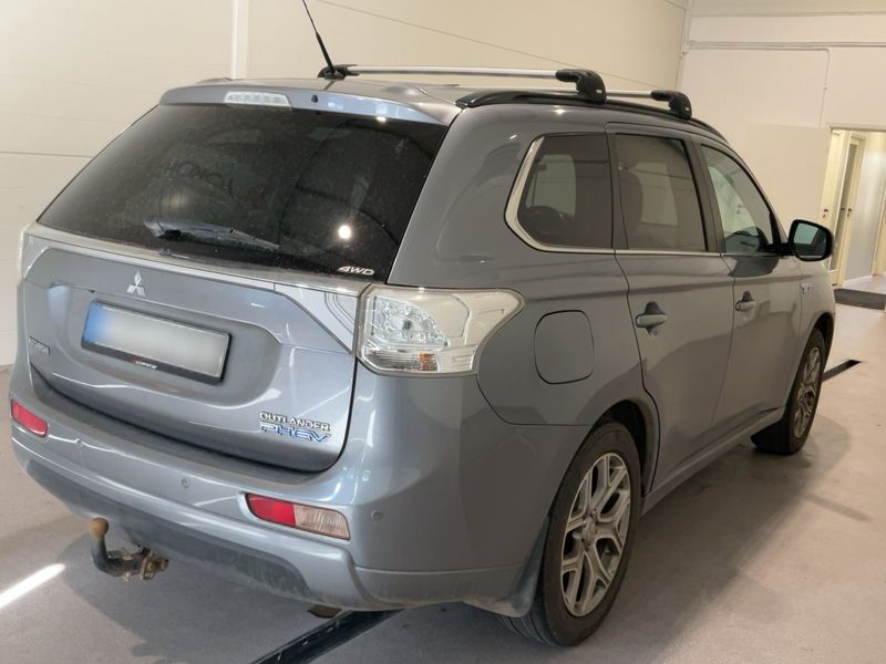 Mitsubishi Outlander 2.0 PHEV PHEV Basis 4WD 2014 – снимка 8