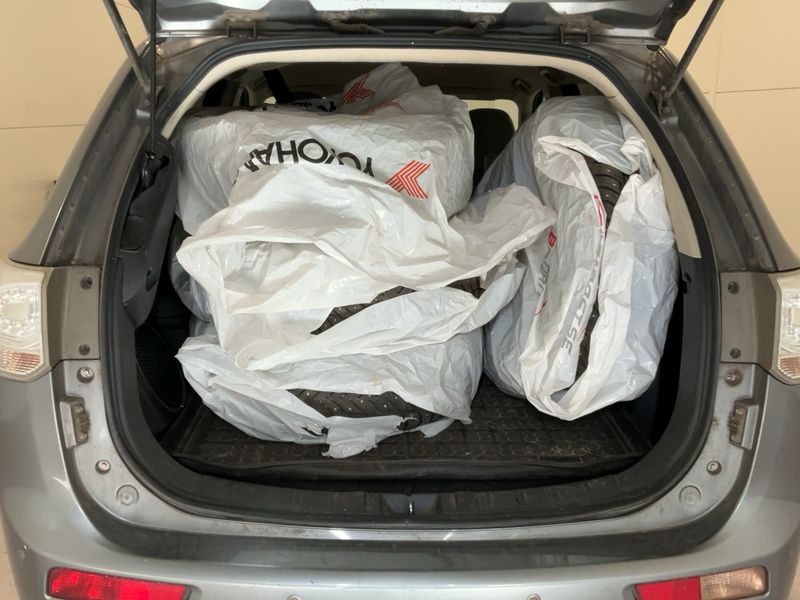 Mitsubishi Outlander 2.0 PHEV PHEV Basis 4WD 2014 – снимка 16
