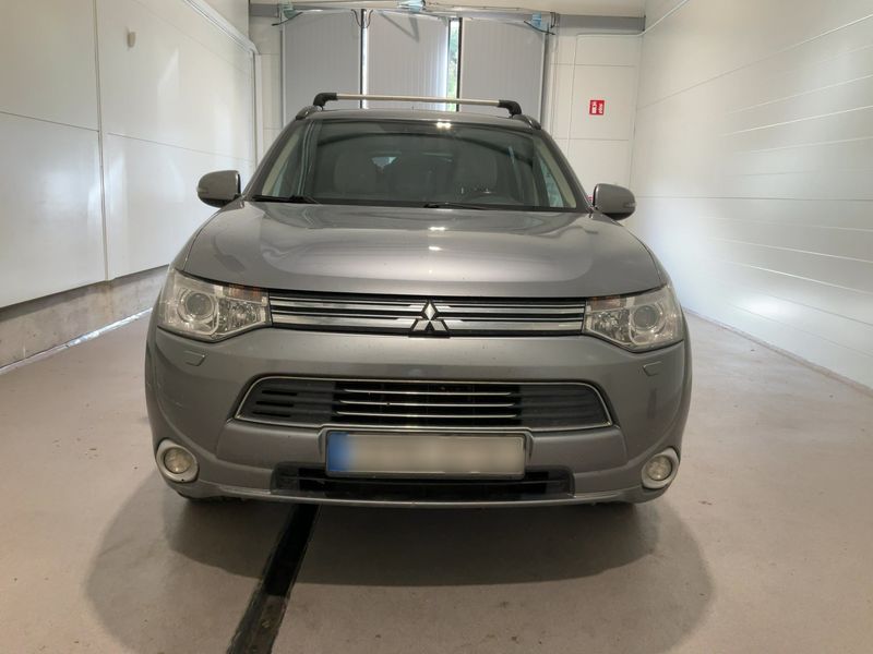 Mitsubishi Outlander 2.0 PHEV PHEV Basis 4WD 2014 – снимка 14