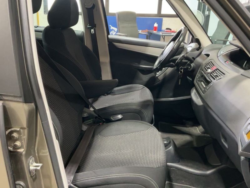 Citroen C4 Grand Picasso 2.0 HDi Confort 2010 – снимка 16