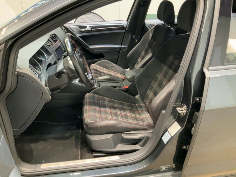 Volkswagen Golf VII 2.0 TFSI GTI "Performance" BlueMotion Tech 2016 – снимка 17