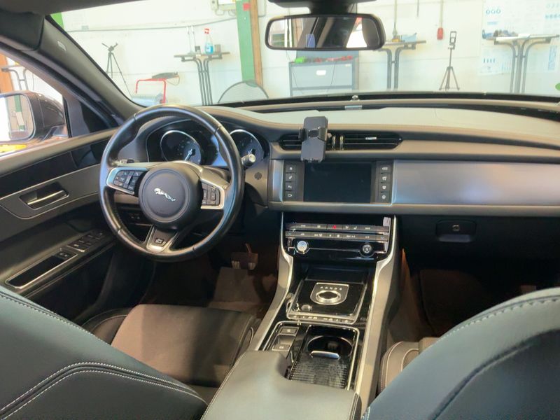Jaguar XF 20d R-Sport AWD 2017 – снимка 18