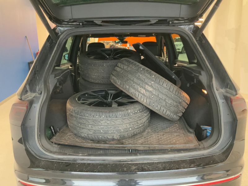 Volkswagen Tiguan 2.0 TDI R-Line 4Motion 2021 – снимка 15