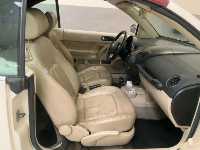 Volkswagen New Beetle 2.0 2008 – снимка 16