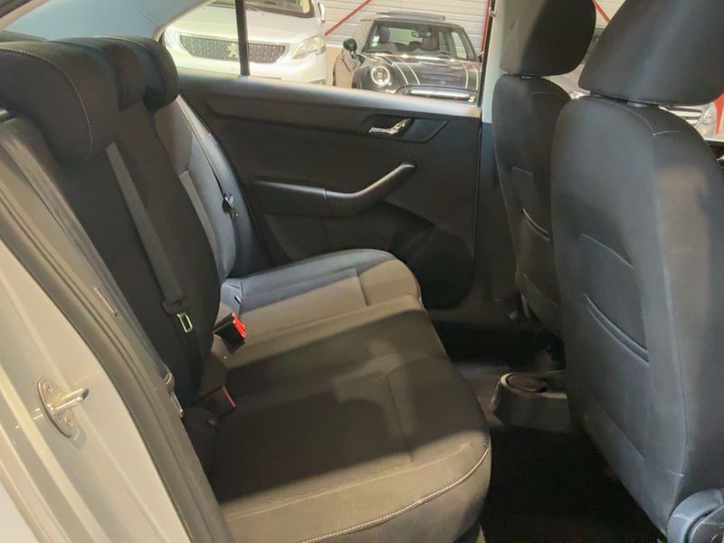 Skoda Rapid 1.2 TSI Ambition 2014 – снимка 19