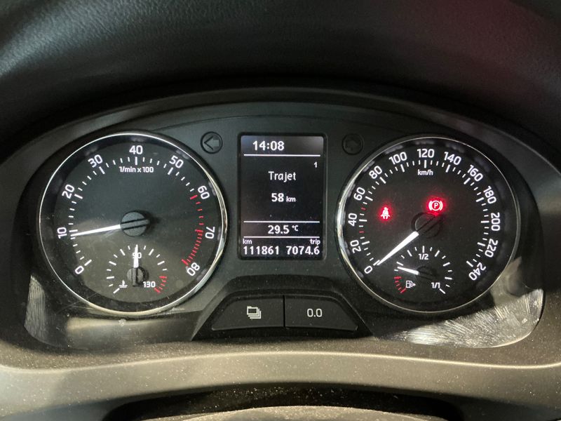 Skoda Rapid 1.2 TSI Ambition 2014 – снимка 18