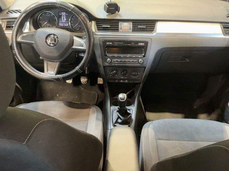 Skoda Rapid 1.2 TSI Ambition 2014 – снимка 17
