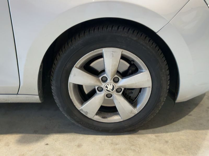 Skoda Rapid 1.2 TSI Ambition 2014 – снимка 11