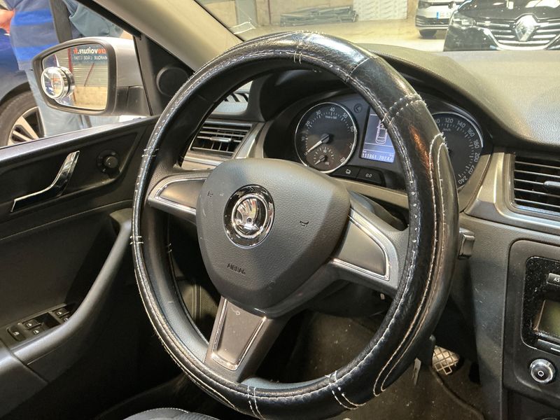 Skoda Rapid 1.2 TSI Ambition 2014 – снимка 24