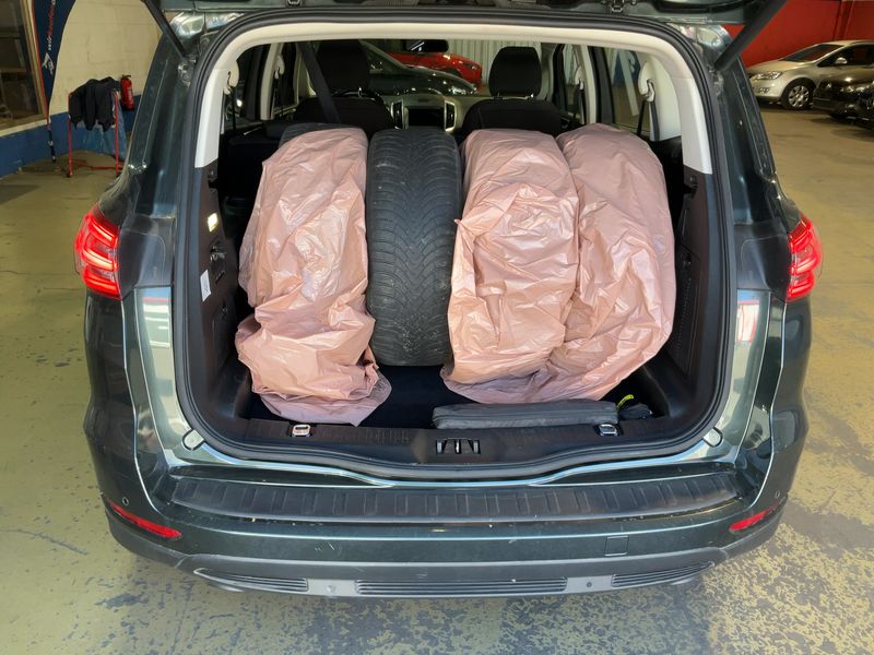 Ford S-Max 2.0 TDCi Titanium 4x4 2016 – снимка 16