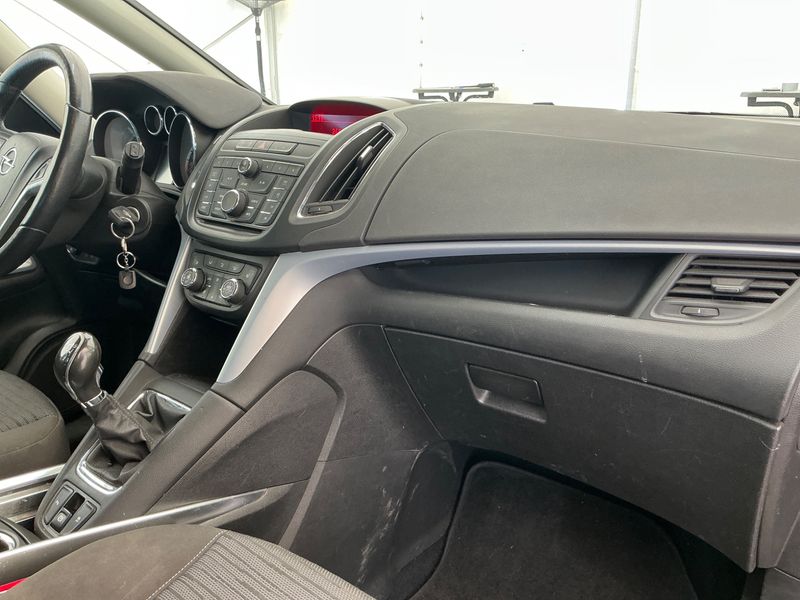 Opel Zafira Tourer 1.4 Turbo Edition 2015 – снимка 39