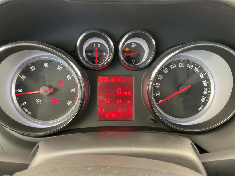 Opel Zafira Tourer 1.4 Turbo Edition 2015 – снимка 19