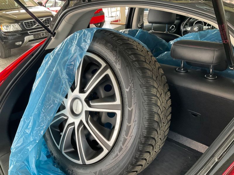 Nissan Juke 1.6 Tekna 4x4 2011 – снимка 15