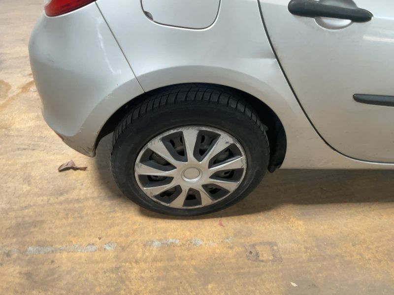 Renault Clio 1.2 Authentique 2011 – снимка 9