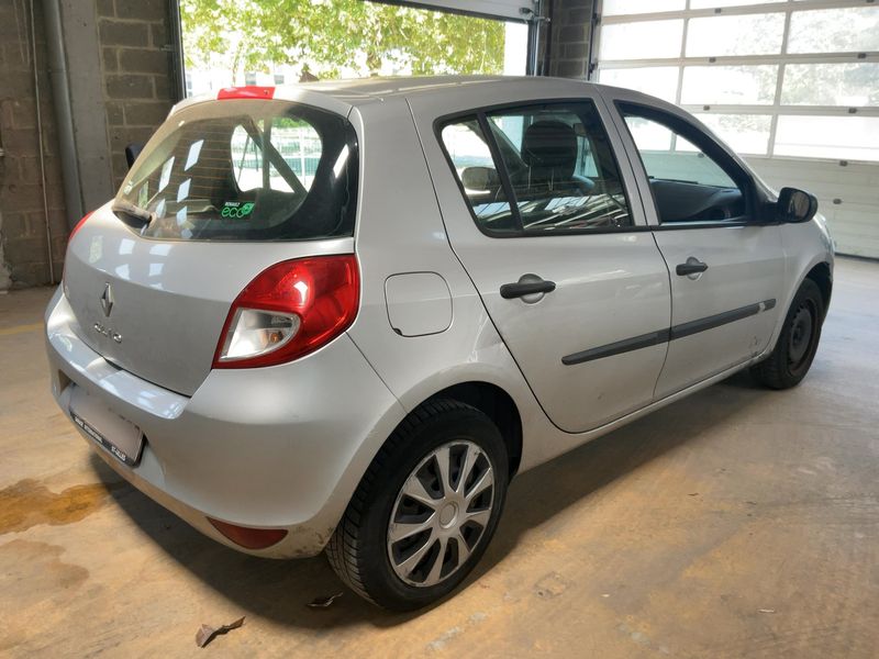 Renault Clio 1.2 Authentique 2011 – снимка 8