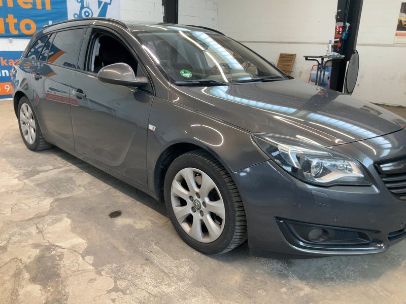 Opel Insignia Sports Tourer 2.0 SIDI Turbo Innovation 4x4 2015 – снимка 12