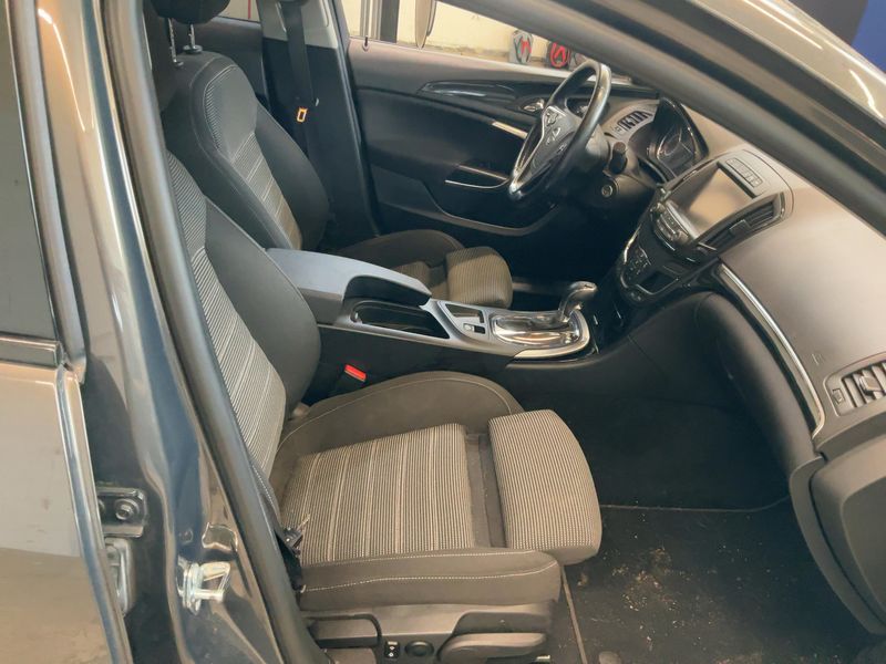 Opel Insignia Sports Tourer 2.0 SIDI Turbo Innovation 4x4 2015 – снимка 16
