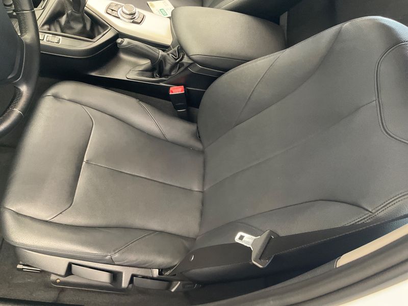 BMW 1er 118d xDrive Advantage 2015 – снимка 31