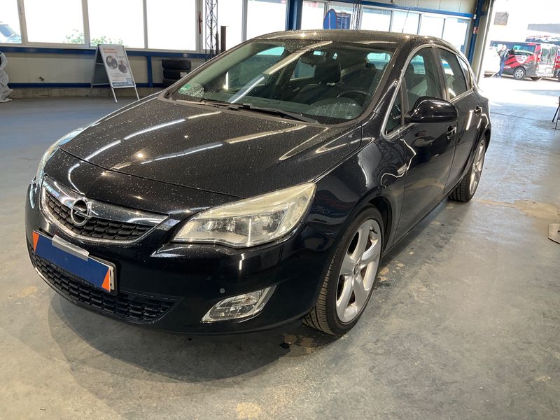 Opel Astra 1.4 Turbo Cosmo 2010 – снимка 1