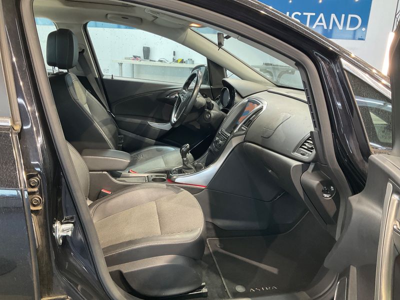 Opel Astra 1.4 Turbo Cosmo 2010 – снимка 3