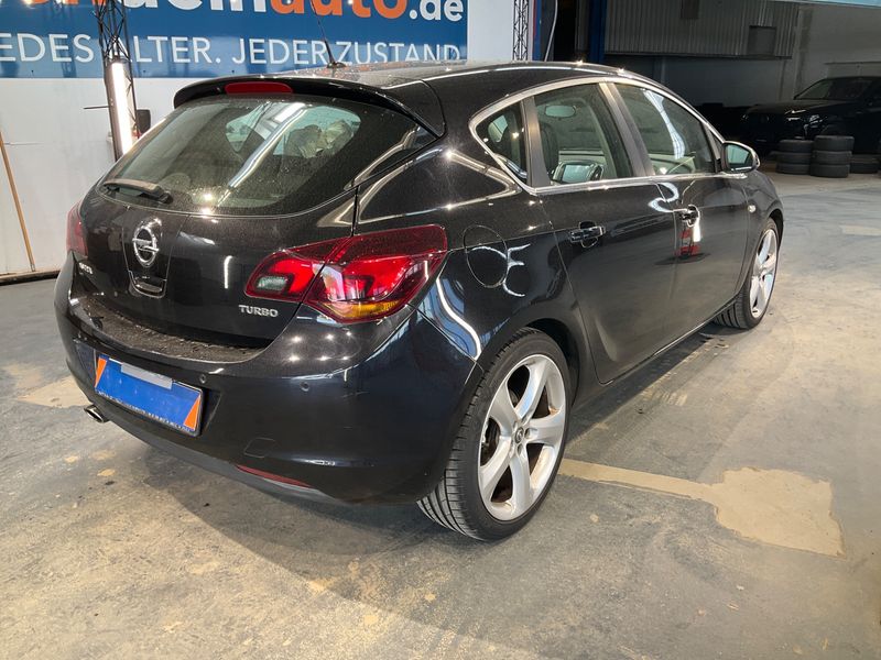 Opel Astra 1.4 Turbo Cosmo 2010 – снимка 2