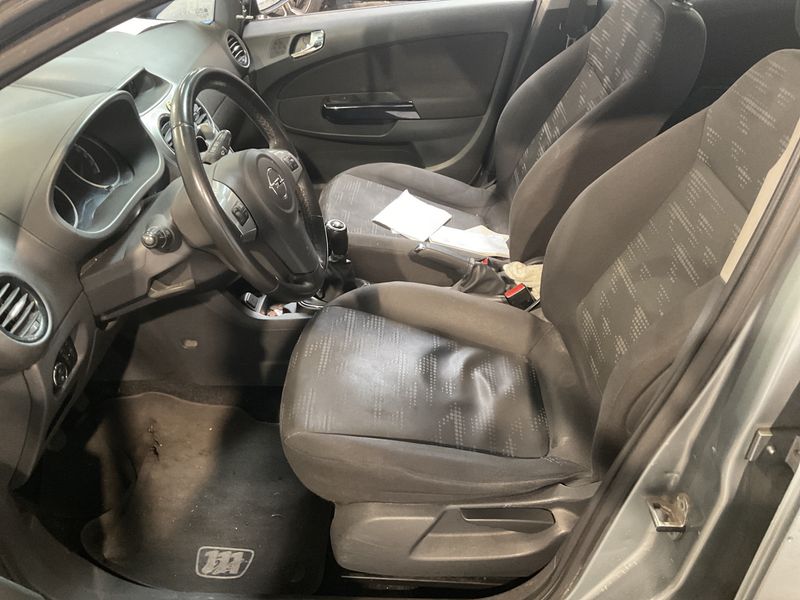 Opel Corsa 1.3 CDTI Satellite 2011 – снимка 3