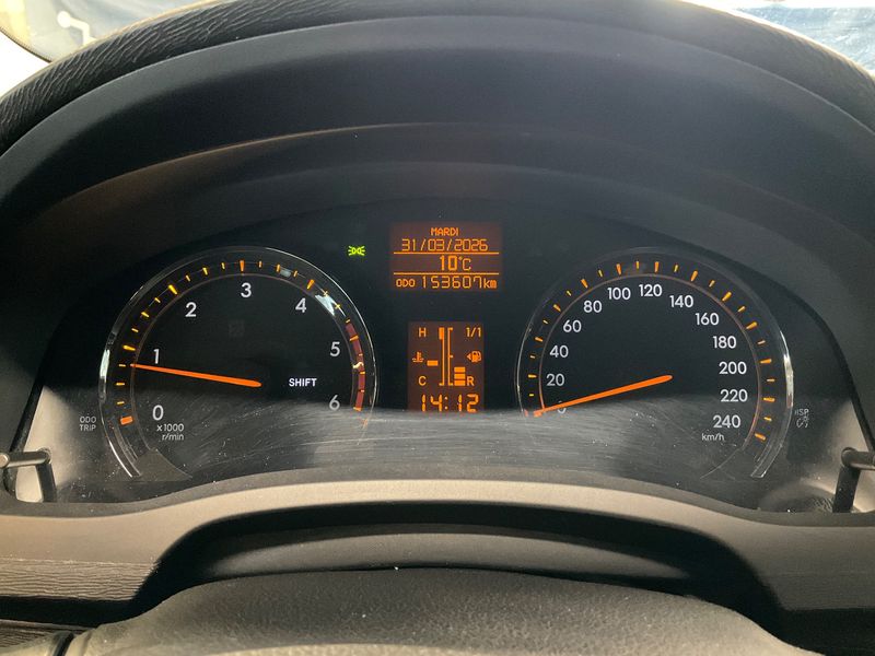 Toyota Avensis 2.0 D-4D Executive 2011 – снимка 19