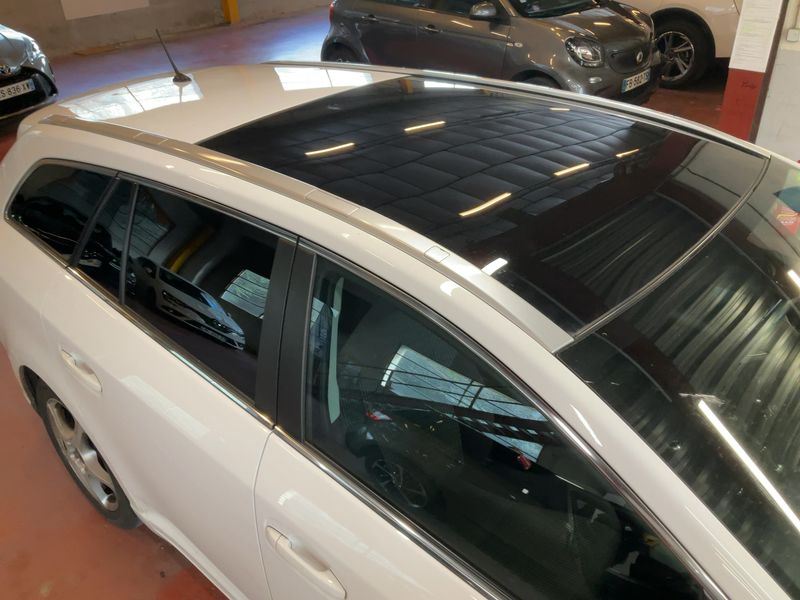 Toyota Avensis 2.0 D-4D Executive 2011 – снимка 13