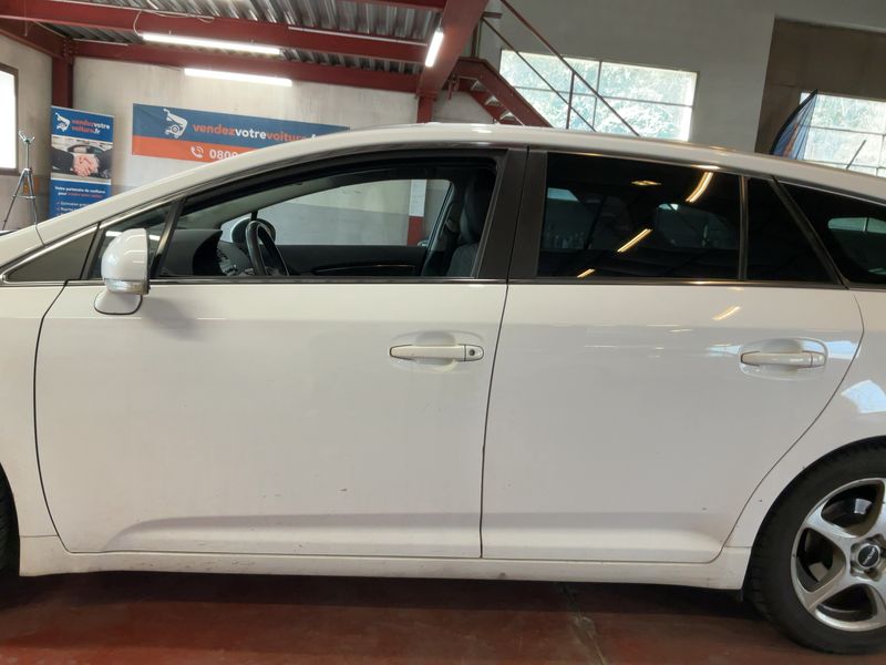 Toyota Avensis 2.0 D-4D Executive 2011 – снимка 4