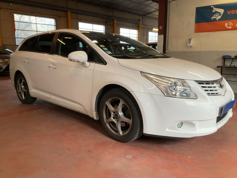Toyota Avensis 2.0 D-4D Executive 2011 – снимка 12