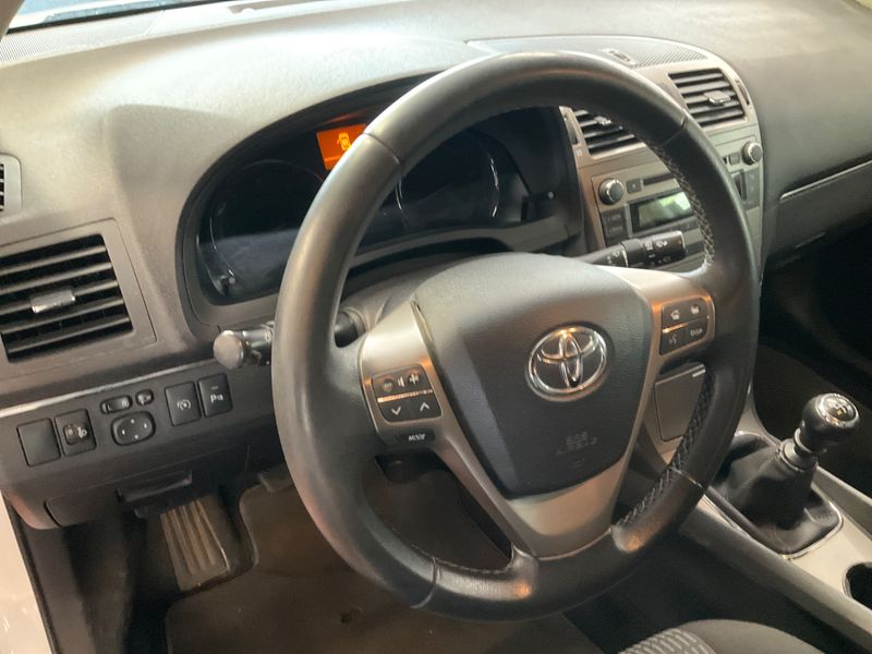 Toyota Avensis 2.0 D-4D Executive 2011 – снимка 28