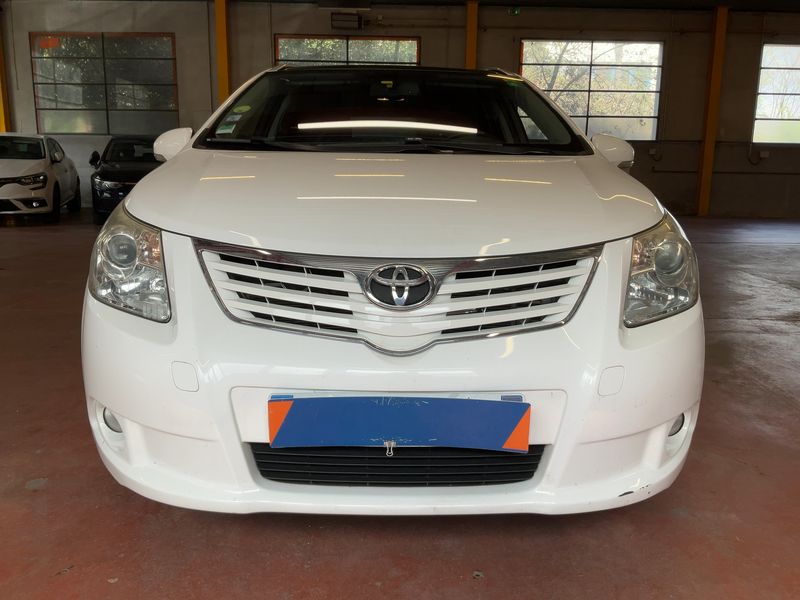 Toyota Avensis 2.0 D-4D Executive 2011 – снимка 14