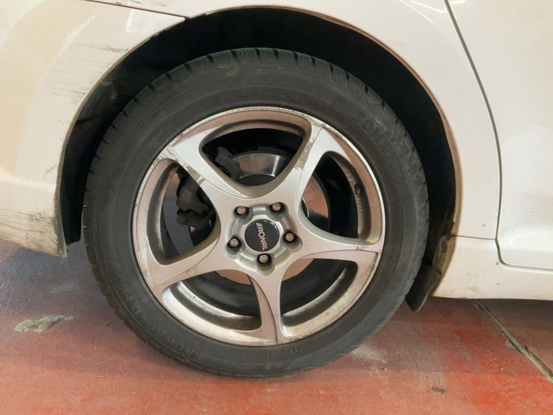 Toyota Avensis 2.0 D-4D Executive 2011 – снимка 9