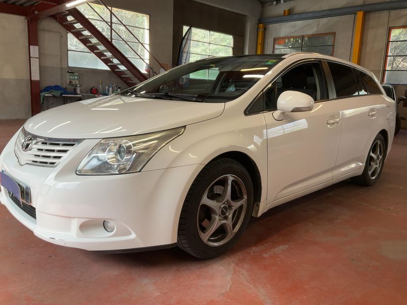 Toyota Avensis 2.0 D-4D Executive 2011 – снимка 2