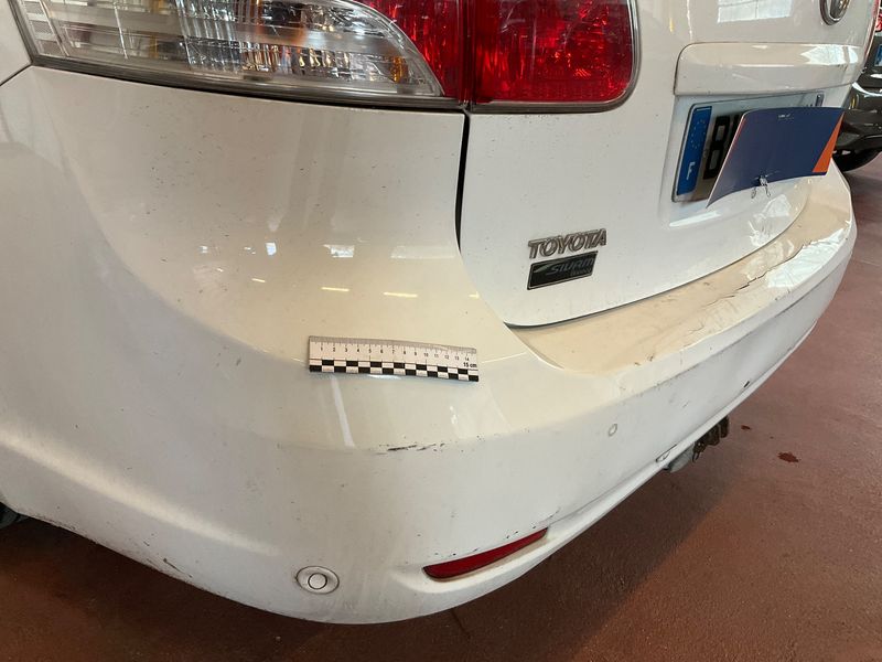 Toyota Avensis 2.0 D-4D Executive 2011 – снимка 32