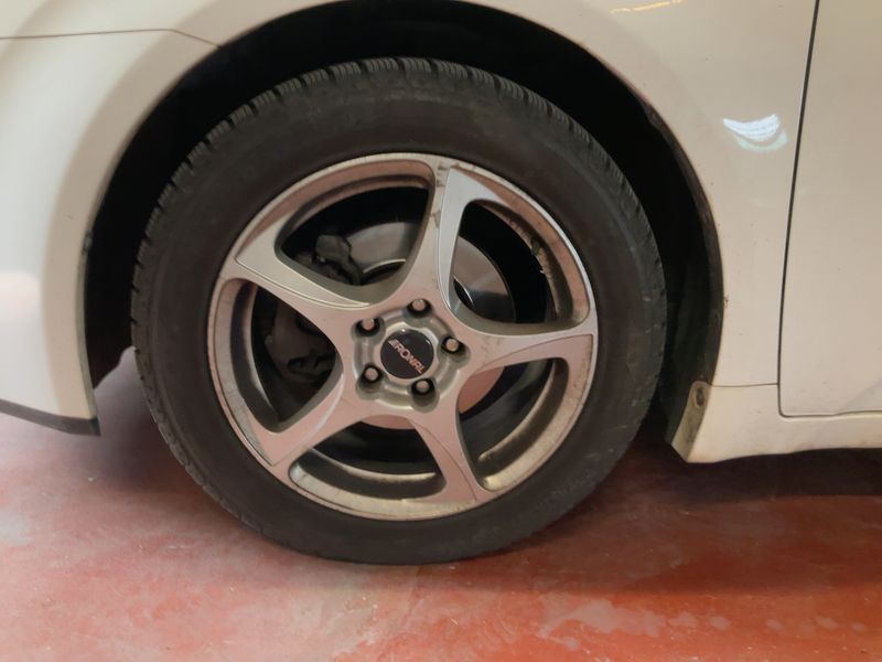 Toyota Avensis 2.0 D-4D Executive 2011 – снимка 3