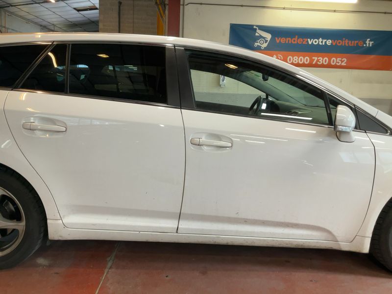 Toyota Avensis 2.0 D-4D Executive 2011 – снимка 10