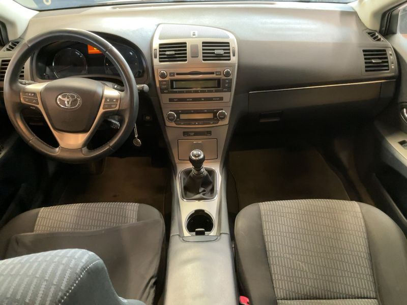 Toyota Avensis 2.0 D-4D Executive 2011 – снимка 18
