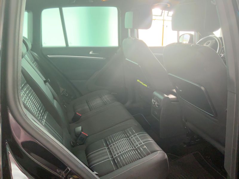 Volkswagen Tiguan 2.0 TDI Lounge Sport & Style 4Motion BlueMotion Tech 2015 – снимка 20