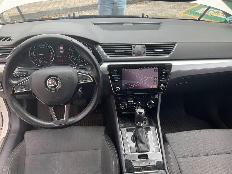 Skoda Superb 2.0 TDI Ambition 2018 – снимка 17