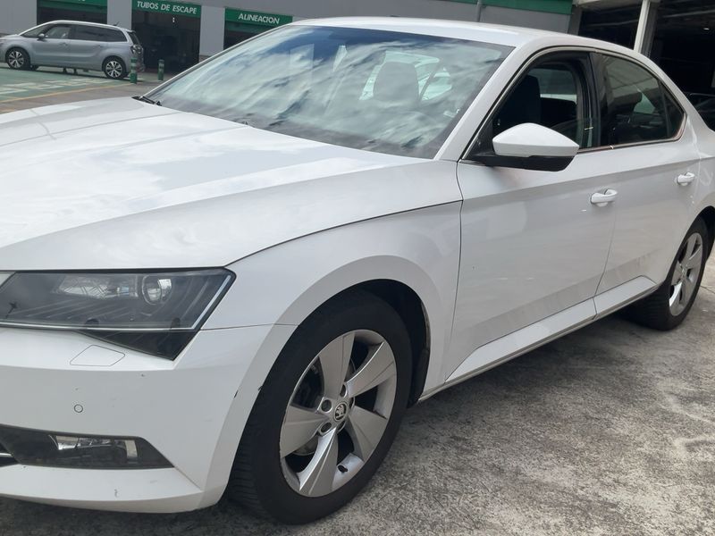 Skoda Superb 2.0 TDI Ambition 2018 – снимка 2